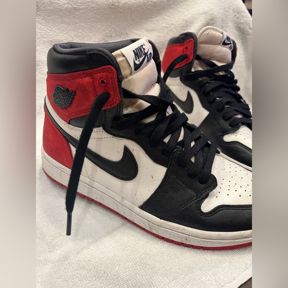 Jordan 1 Retro High Satin Black Toe Red